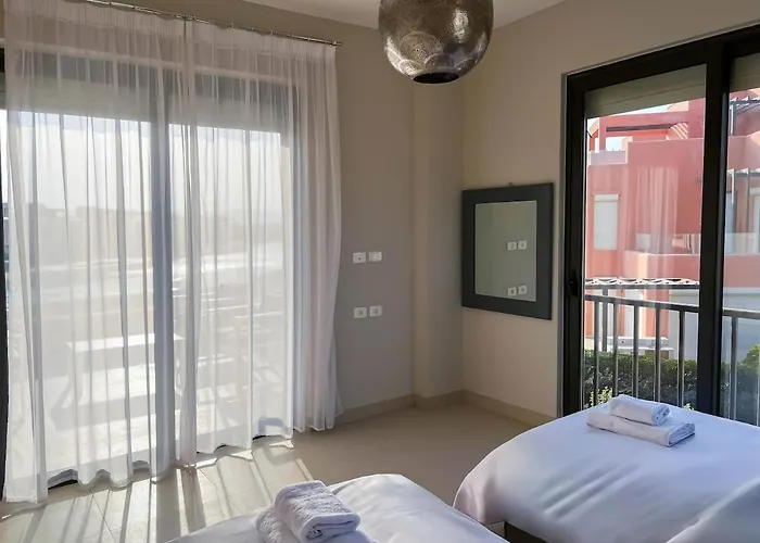 Vibrant 3br - Free Pool & Lagoon Access At Elgouna Villa *