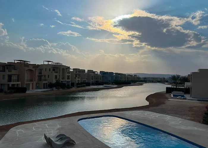 Vibrant 3br - Free Pool & Lagoon Access At Elgouna Villa *